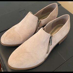 American Eagle Beige ankle booties